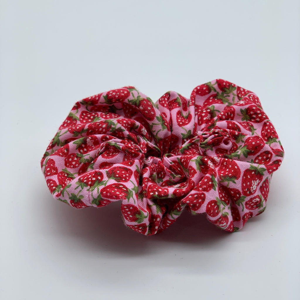 Strawberry Scrunchie - 90s Fashion Scrunchie - Strawberries Scrunchy