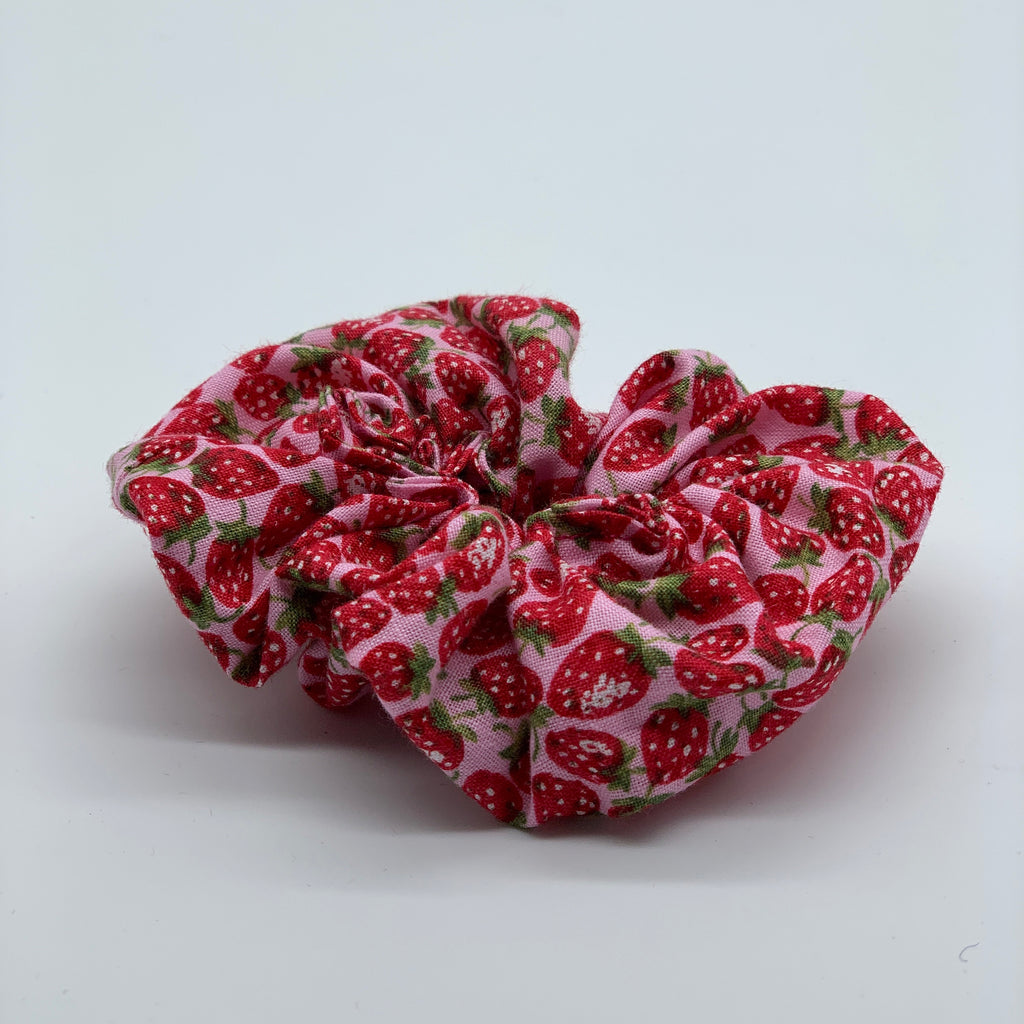 Strawberry Scrunchie - 90s Fashion Scrunchie - Strawberries Scrunchy