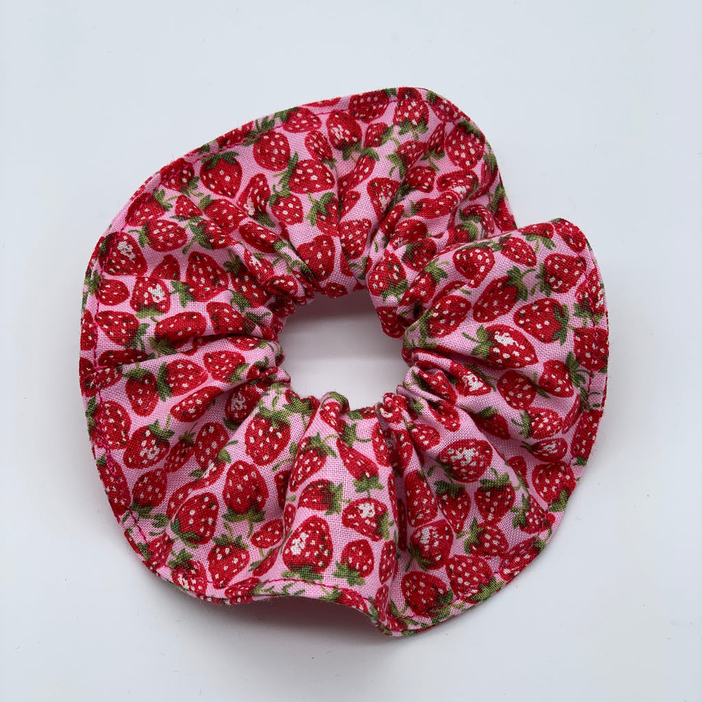 Strawberry Scrunchie - 90s Fashion Scrunchie - Strawberries Scrunchy