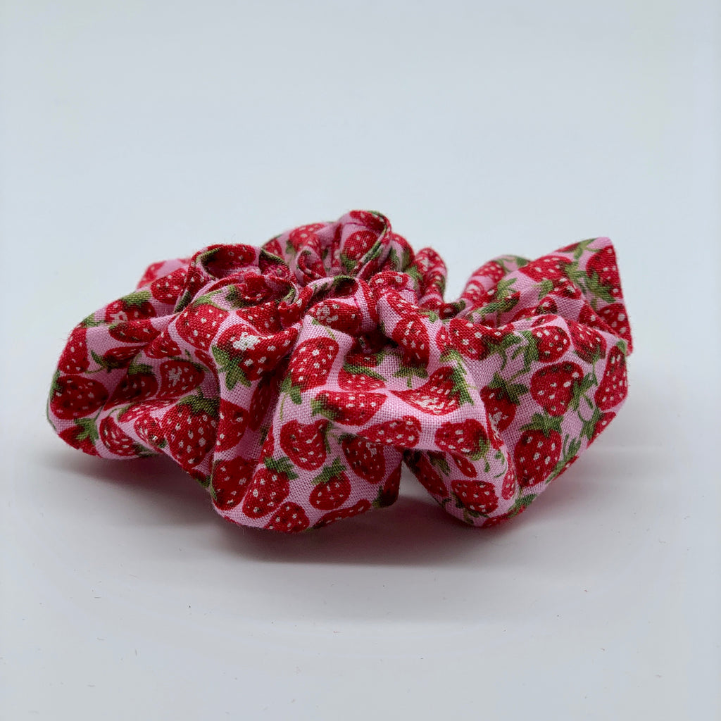 Strawberry Scrunchie - 90s Fashion Scrunchie - Strawberries Scrunchy