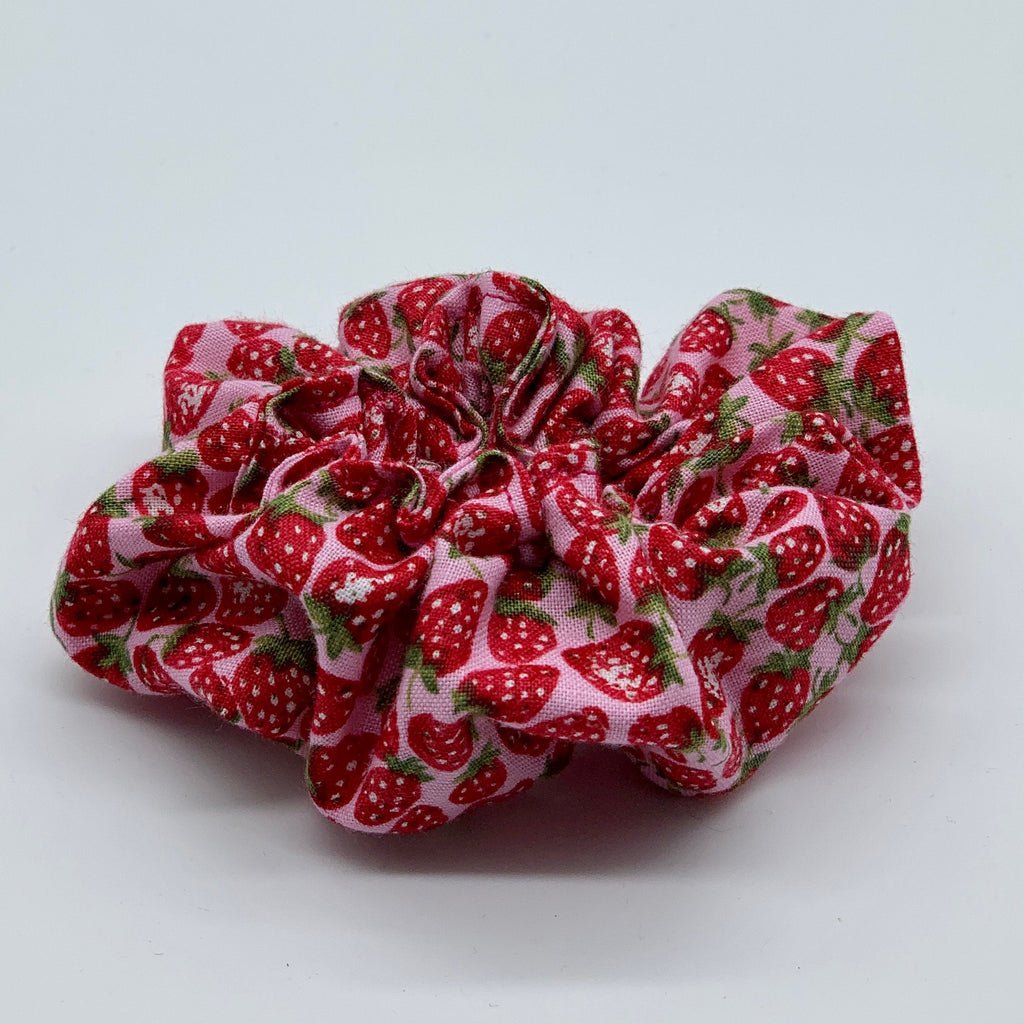 Strawberry Scrunchie - 90s Fashion Scrunchie - Strawberries Scrunchy